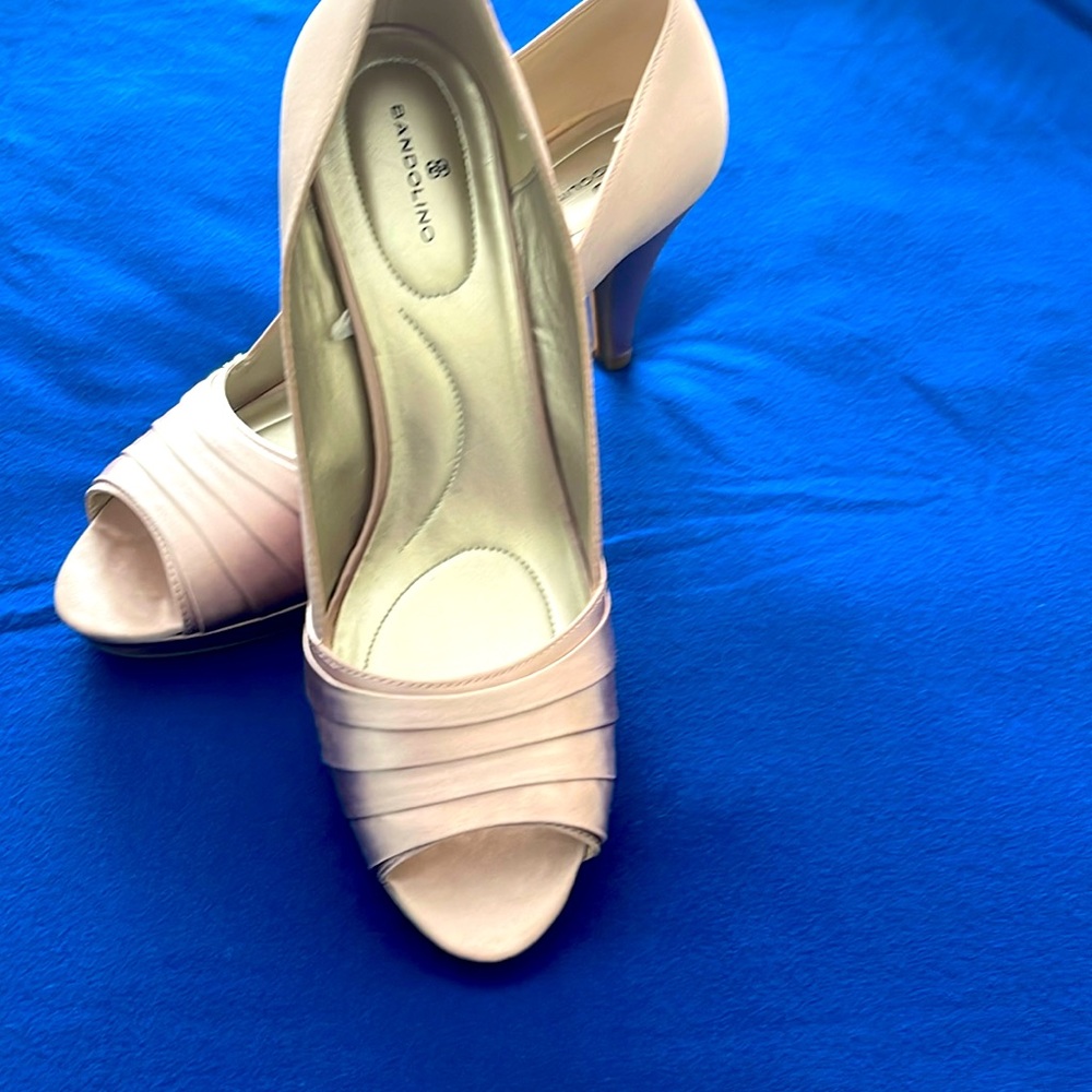 Bandolino size 11M satin shoe